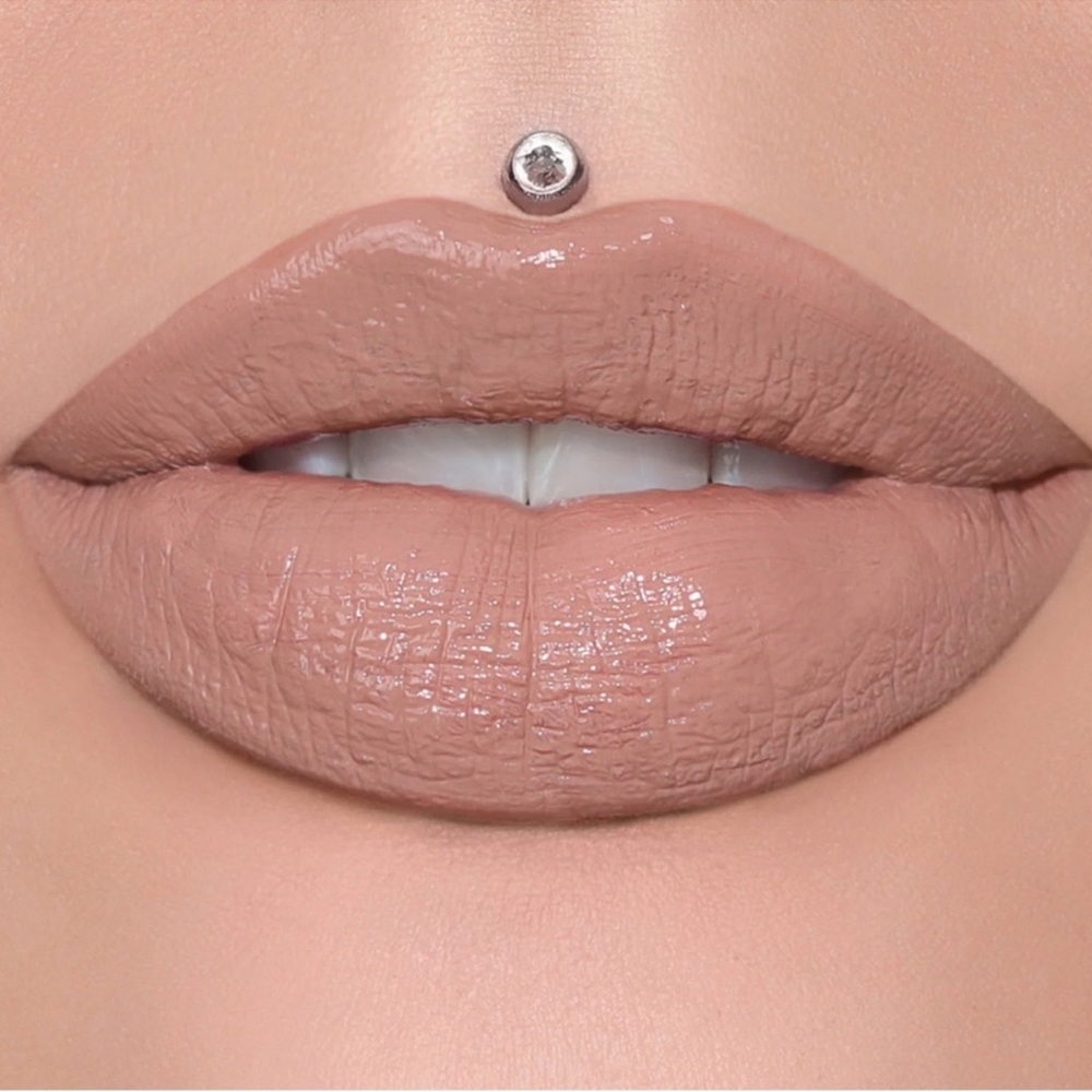 JEFFREE STAR SUPREME GLOSS ( BLOW MY CANDLES)